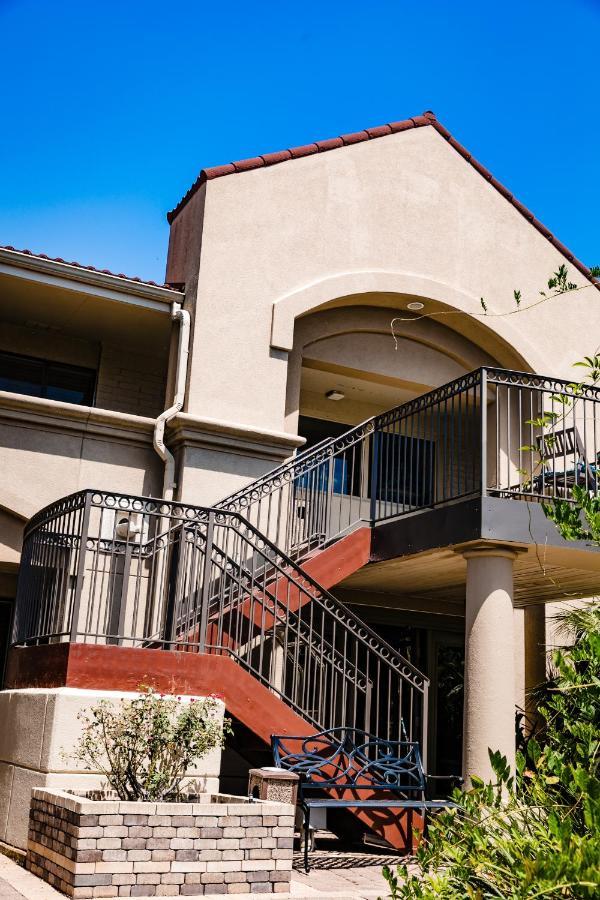 Vineyard Court Designer Suites Hotel College Station Exterior photo