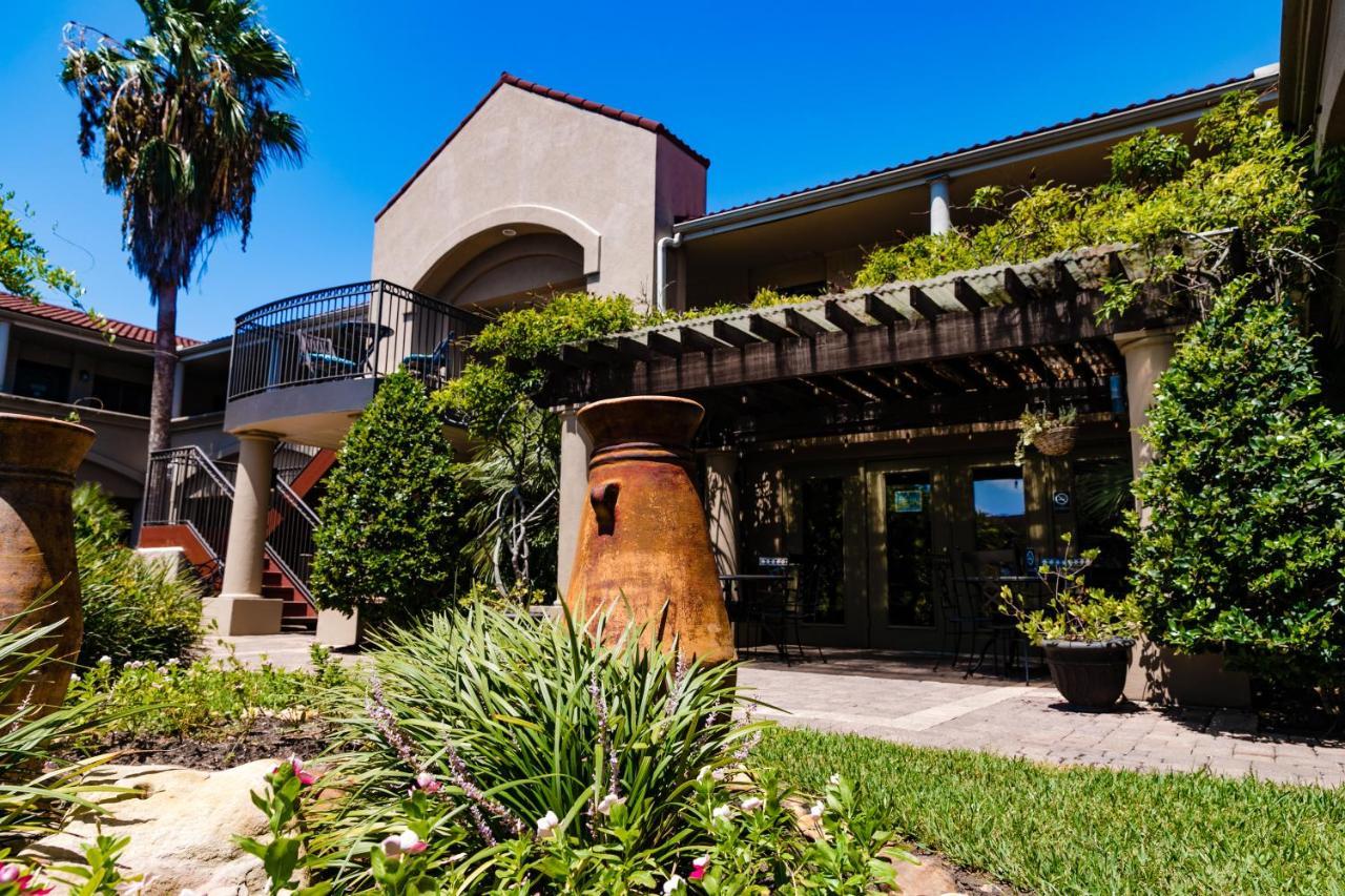 Vineyard Court Designer Suites Hotel College Station Exterior photo