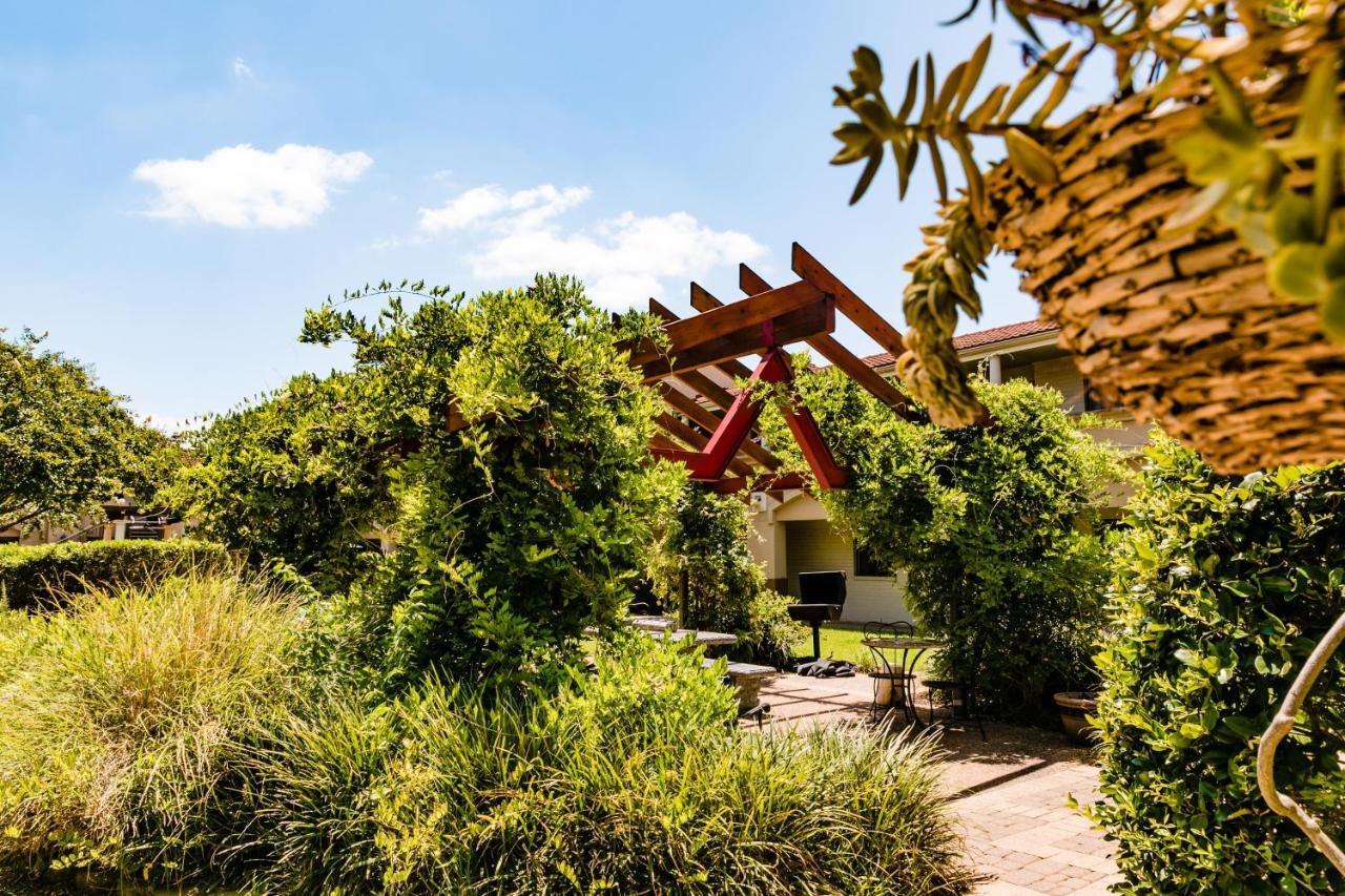Vineyard Court Designer Suites Hotel College Station Exterior photo