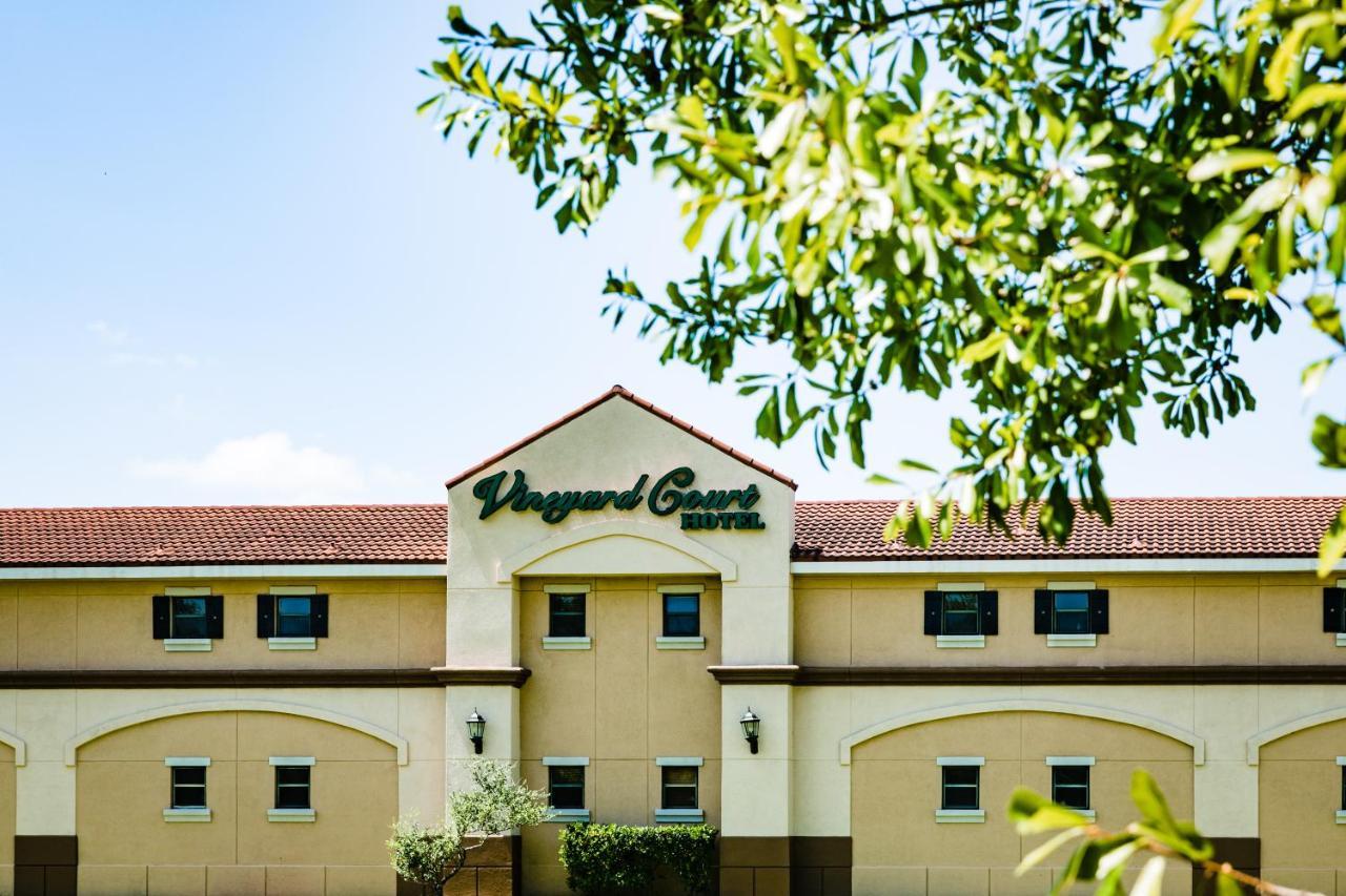 Vineyard Court Designer Suites Hotel College Station Exterior photo