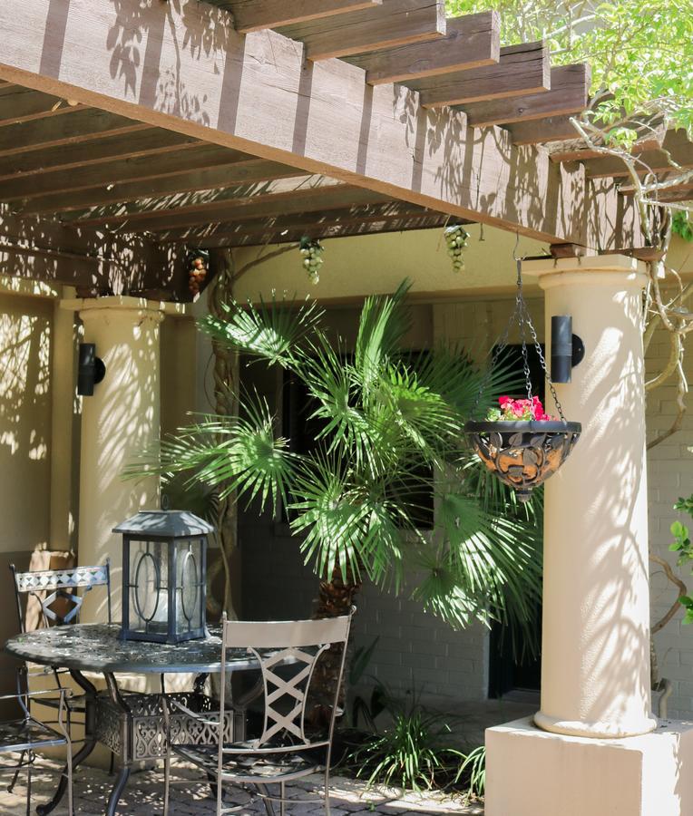Vineyard Court Designer Suites Hotel College Station Exterior photo