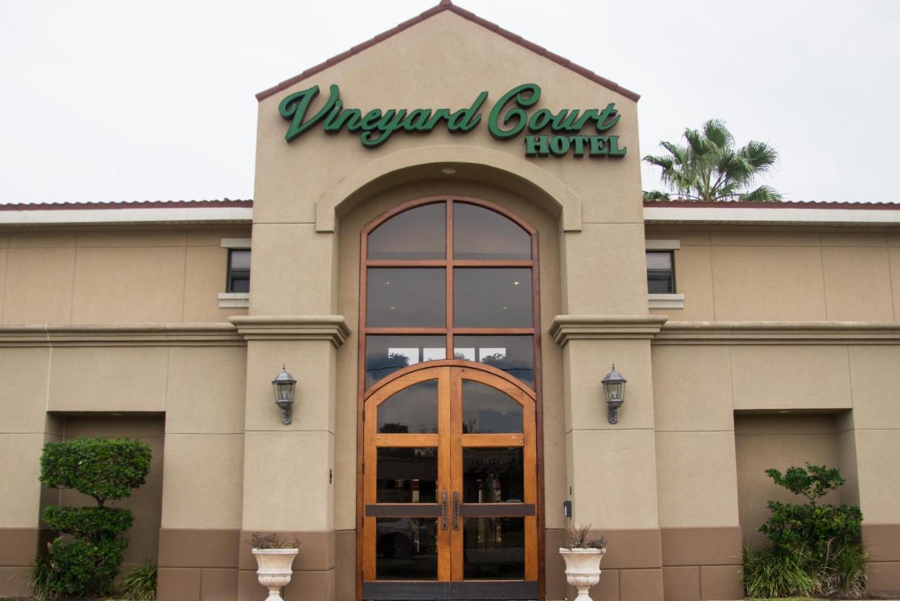 Vineyard Court Designer Suites Hotel College Station Exterior photo