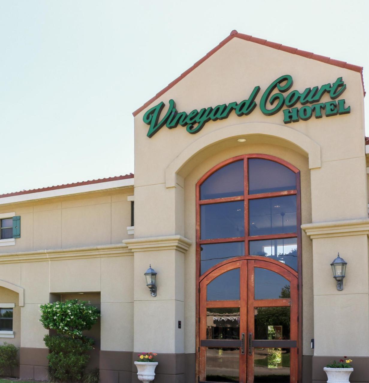 Vineyard Court Designer Suites Hotel College Station Exterior photo